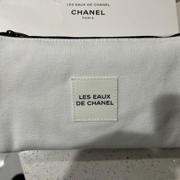 Authentic Licensed CHANEL Cosmetic Travel Bag Set filled with 10 Chanel gifts - Picture 1 of 14